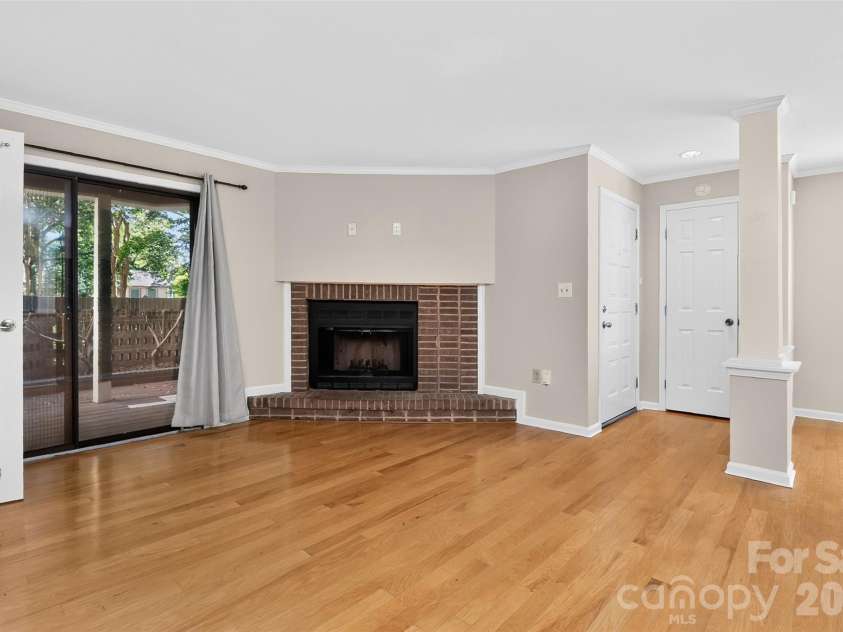 413 8th Street, Charlotte, NC 28202.  MLS# CAR4432040, YatesRealty ID 5110. 