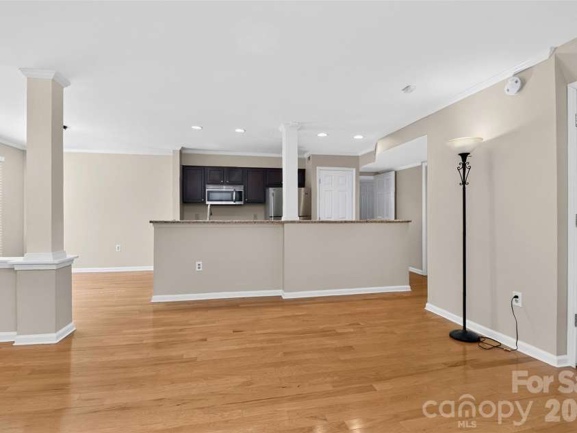 413 8th Street, Charlotte, NC 28202.  MLS# CAR4432040, YatesRealty ID 5110. 