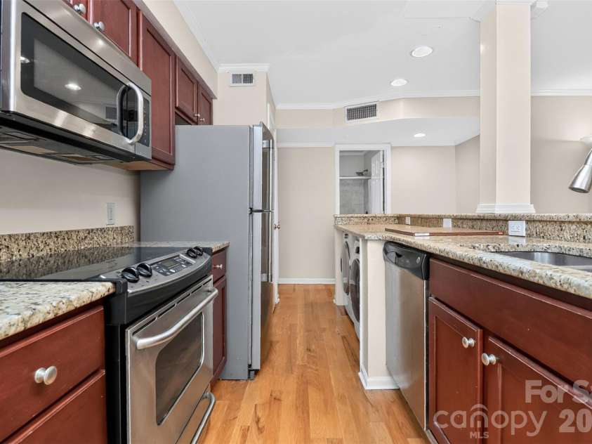 413 8th Street, Charlotte, NC 28202.  MLS# CAR4432040, YatesRealty ID 5110. 