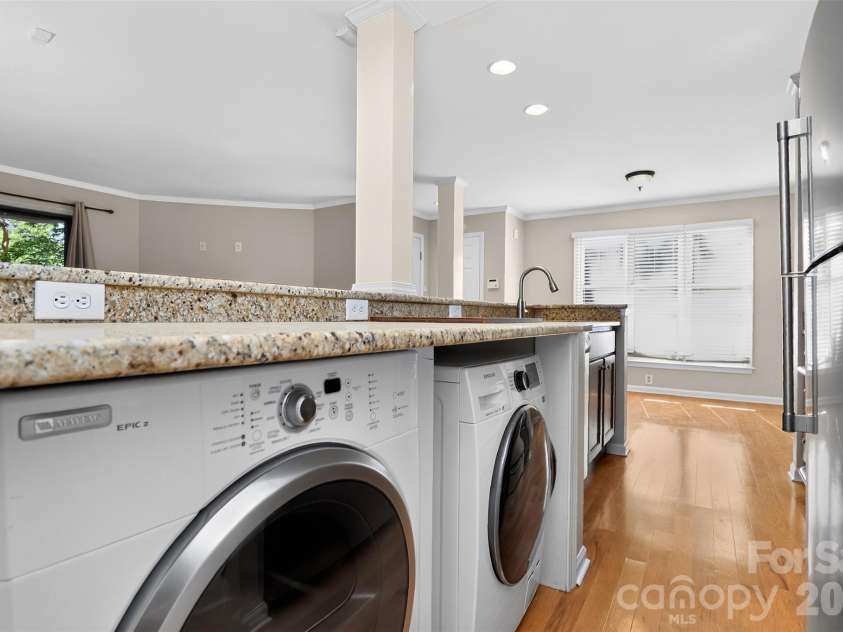 413 8th Street, Charlotte, NC 28202.  MLS# CAR4432040, YatesRealty ID 5110. 