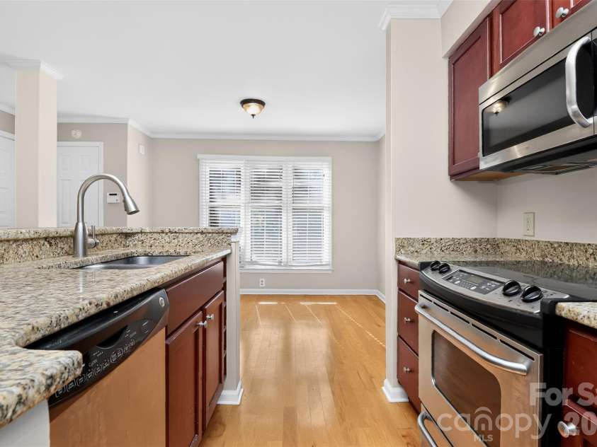 413 8th Street, Charlotte, NC 28202.  MLS# CAR4432040, YatesRealty ID 5110. 