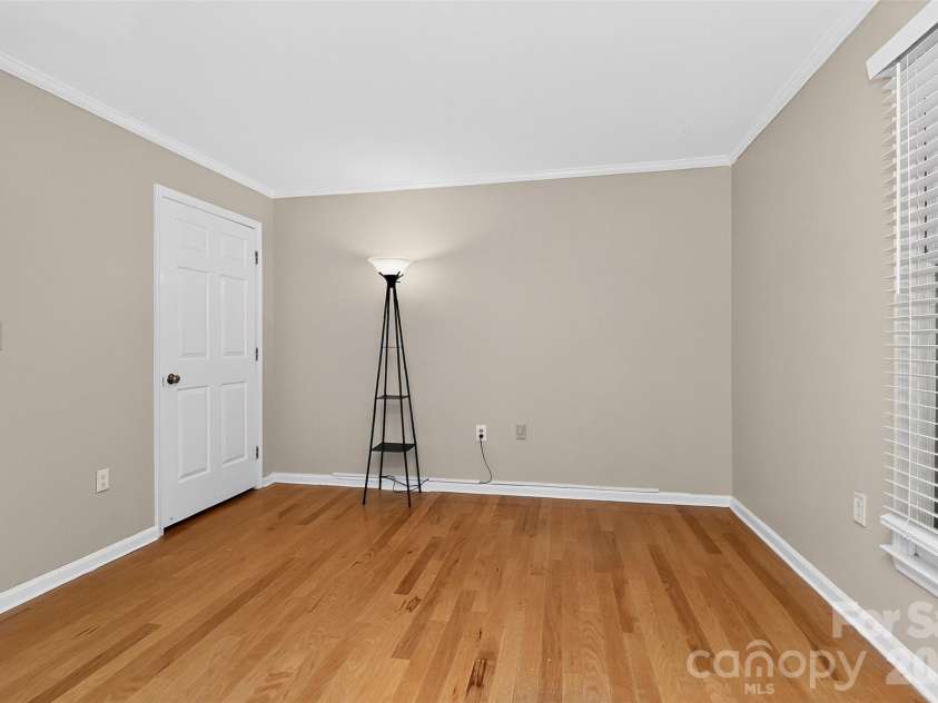 413 8th Street, Charlotte, NC 28202.  MLS# CAR4432040, YatesRealty ID 5110. 