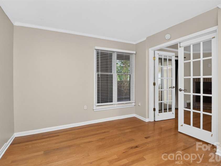 413 8th Street, Charlotte, NC 28202.  MLS# CAR4432040, YatesRealty ID 5110. 