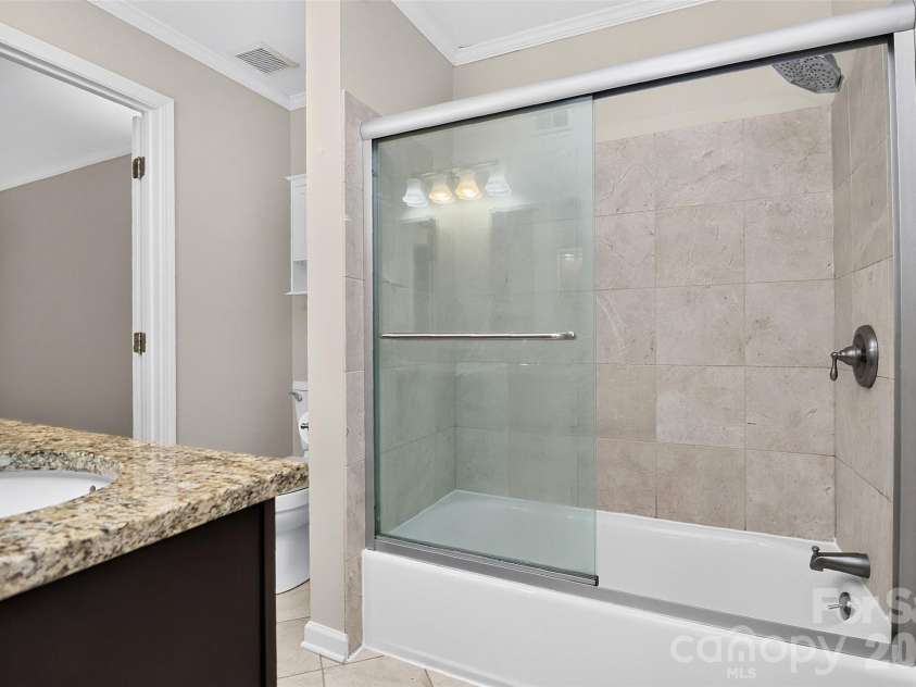 413 8th Street, Charlotte, NC 28202.  MLS# CAR4432040, YatesRealty ID 5110. 