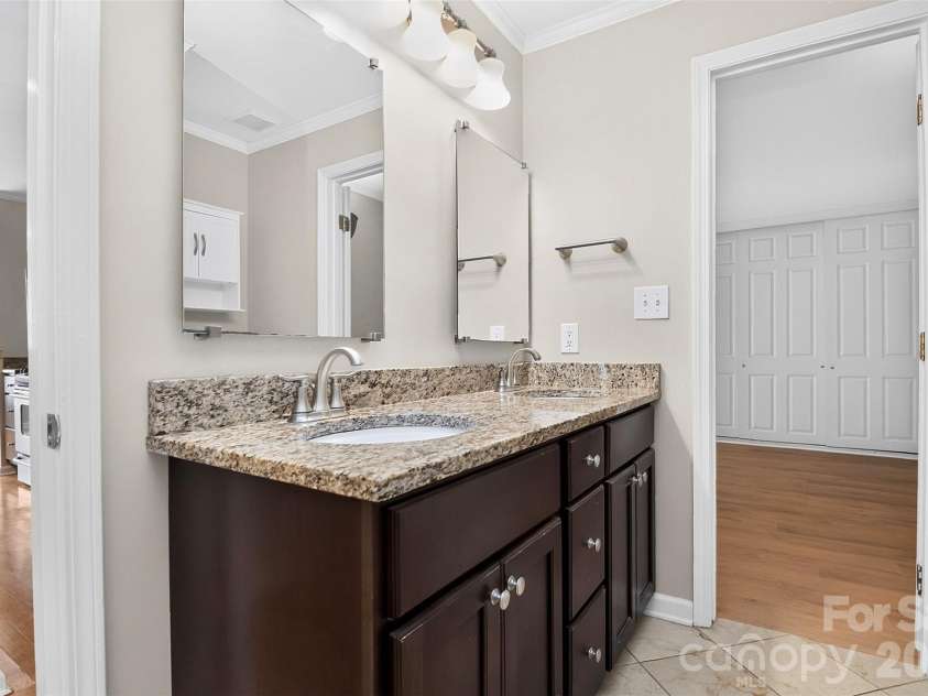 413 8th Street, Charlotte, NC 28202.  MLS# CAR4432040, YatesRealty ID 5110. 