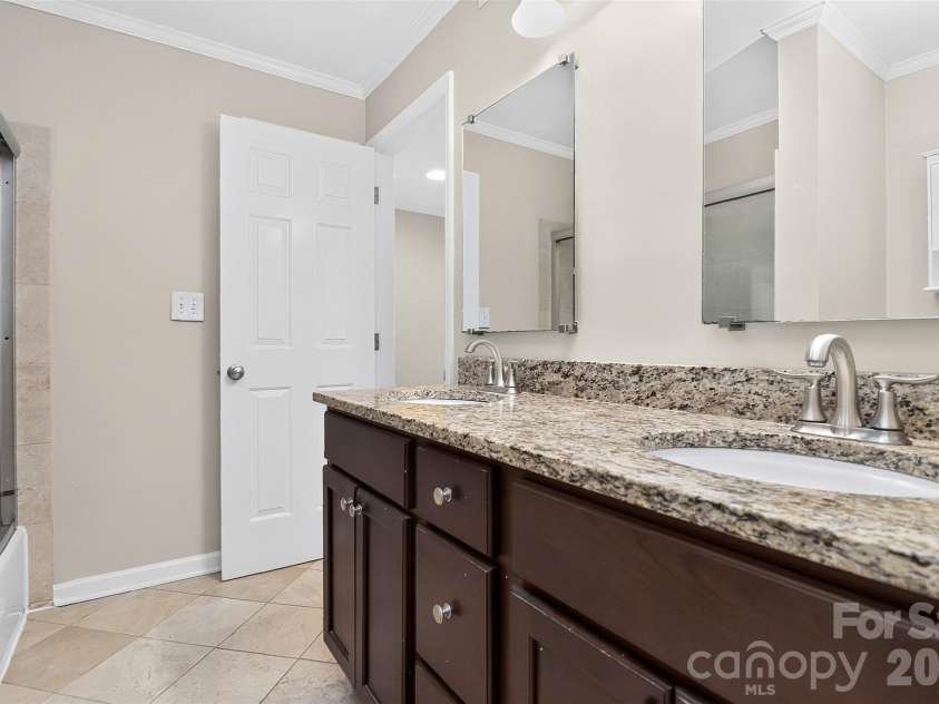 413 8th Street, Charlotte, NC 28202.  MLS# CAR4432040, YatesRealty ID 5110. 