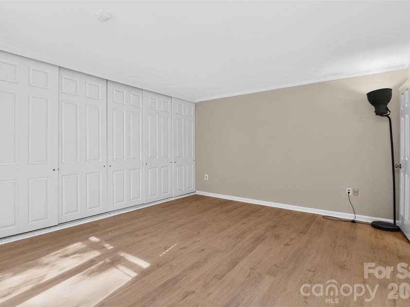 413 8th Street, Charlotte, NC 28202.  MLS# CAR4432040, YatesRealty ID 5110. 