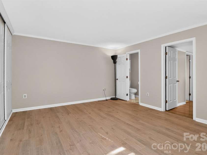 413 8th Street, Charlotte, NC 28202.  MLS# CAR4432040, YatesRealty ID 5110. 