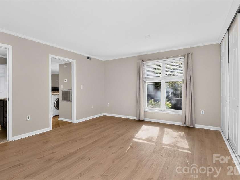 413 8th Street, Charlotte, NC 28202.  MLS# CAR4432040, YatesRealty ID 5110. 