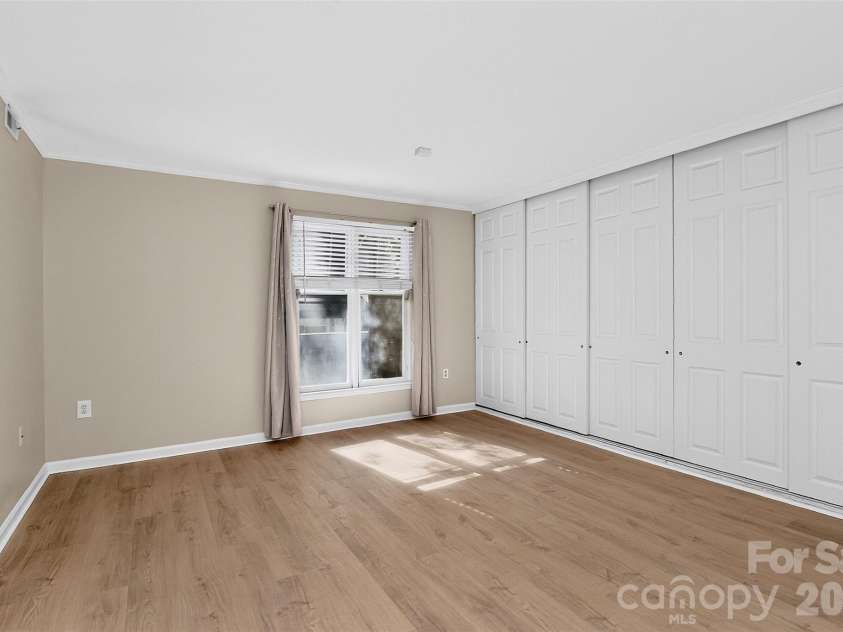 413 8th Street, Charlotte, NC 28202.  MLS# CAR4432040, YatesRealty ID 5110. 