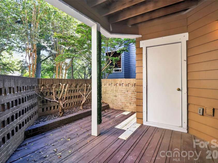 413 8th Street, Charlotte, NC 28202.  MLS# CAR4432040, YatesRealty ID 5110. 