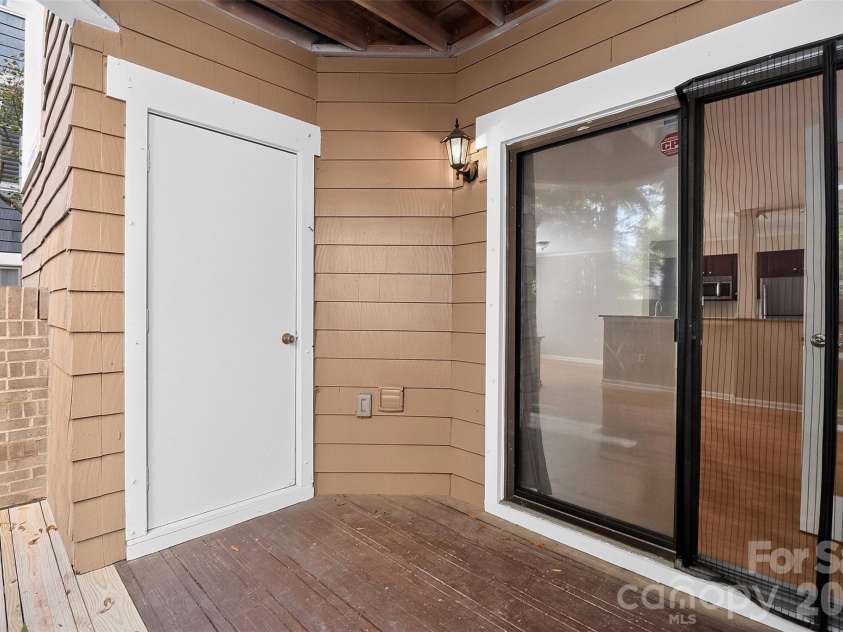 413 8th Street, Charlotte, NC 28202.  MLS# CAR4432040, YatesRealty ID 5110. 