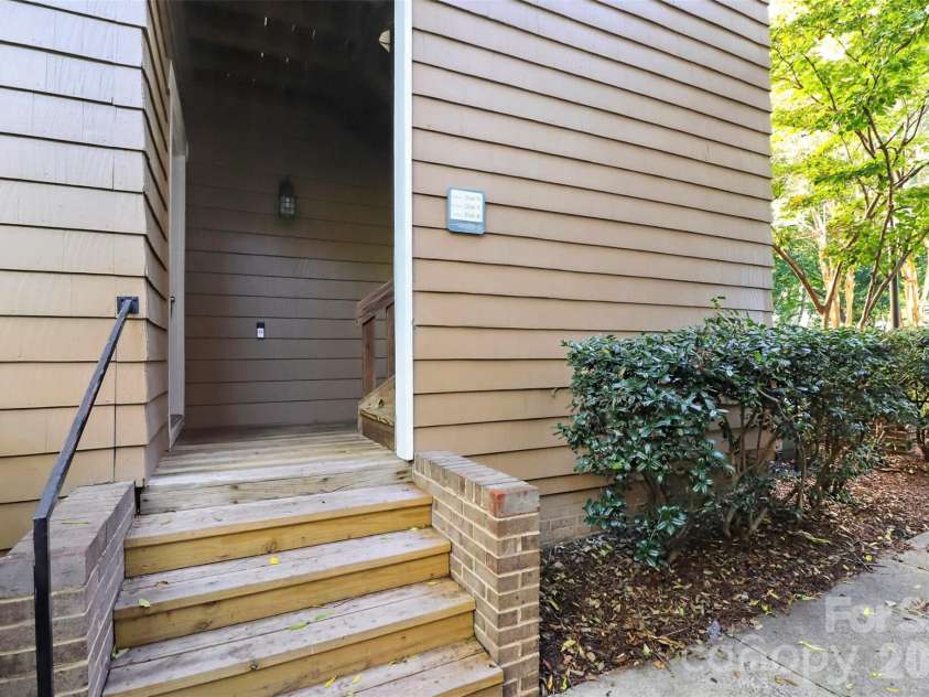 413 8th Street, Charlotte, NC 28202.  MLS# CAR4432040, YatesRealty ID 5110. 