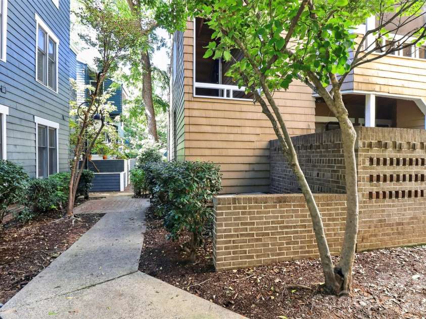 413 8th Street, Charlotte, NC 28202.  MLS# CAR4432040, YatesRealty ID 5110. 