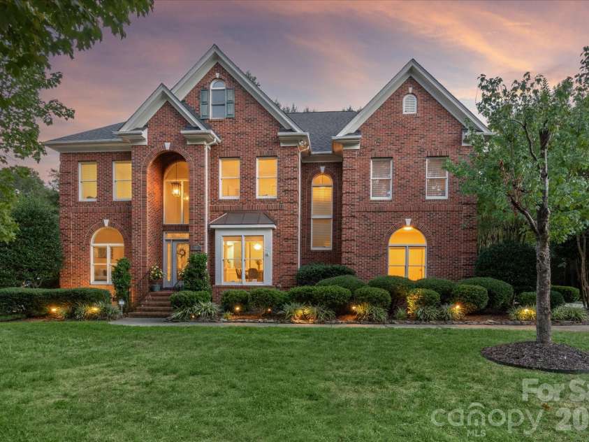 6605 Saunton Court, Charlotte, NC 28277.  MLS# CAR4414421, YatesRealty ID 51100. 