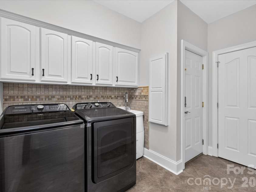 6605 Saunton Court, Charlotte, NC 28277.  MLS# CAR4414421, YatesRealty ID 51100. 