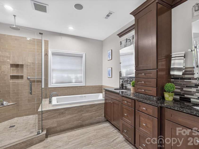 6605 Saunton Court, Charlotte, NC 28277.  MLS# CAR4414421, YatesRealty ID 51100. 