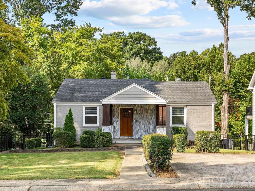 442 Lorna Street, Charlotte, NC 28205.  MLS# CAR4424382, YatesRealty ID 51105. 