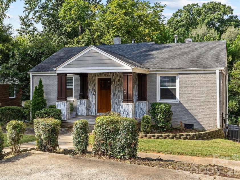 442 Lorna Street, Charlotte, NC 28205.  MLS# CAR4424382, YatesRealty ID 51105. 