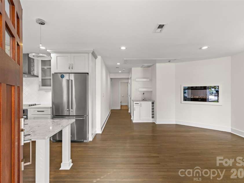 442 Lorna Street, Charlotte, NC 28205.  MLS# CAR4424382, YatesRealty ID 51105. 