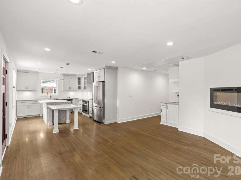 442 Lorna Street, Charlotte, NC 28205.  MLS# CAR4424382, YatesRealty ID 51105. 