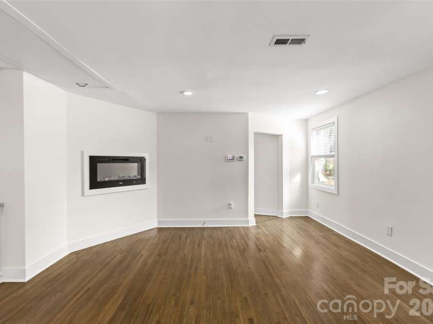 442 Lorna Street, Charlotte, NC 28205.  MLS# CAR4424382, YatesRealty ID 51105. 