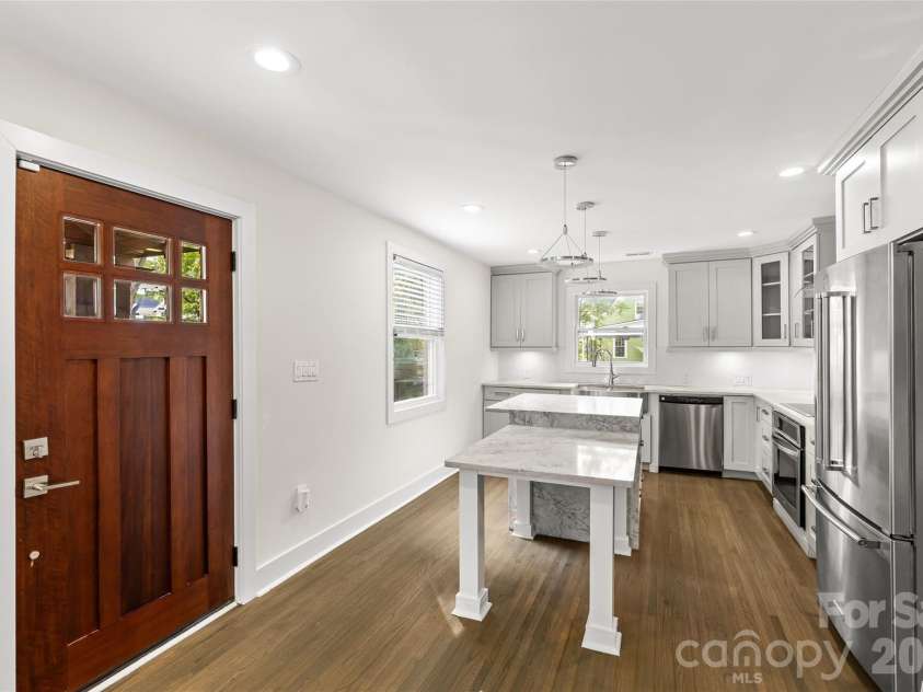 442 Lorna Street, Charlotte, NC 28205.  MLS# CAR4424382, YatesRealty ID 51105. 