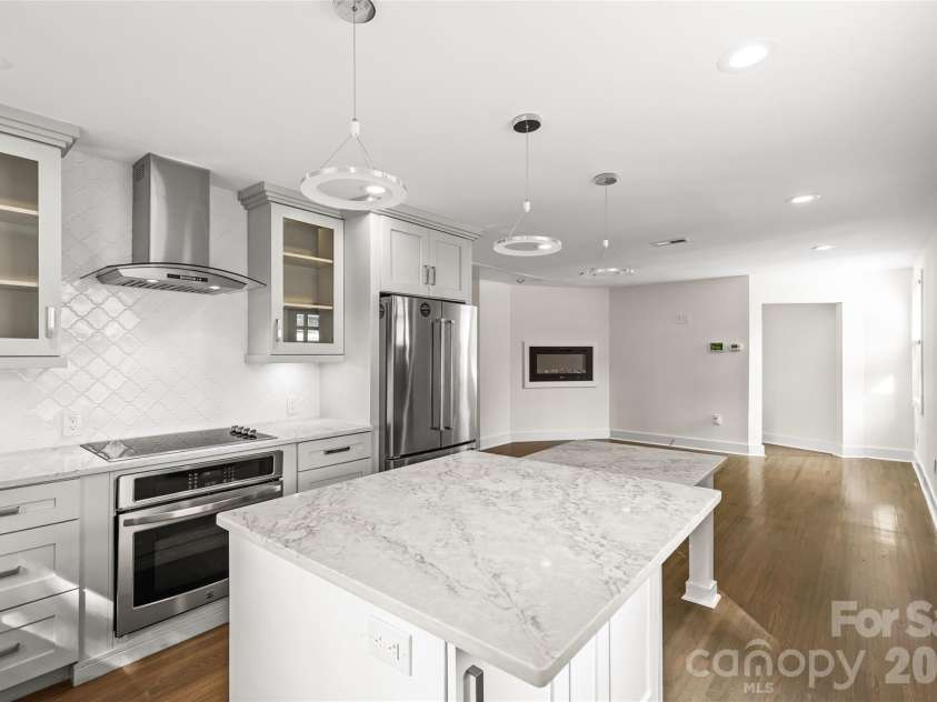 442 Lorna Street, Charlotte, NC 28205.  MLS# CAR4424382, YatesRealty ID 51105. 