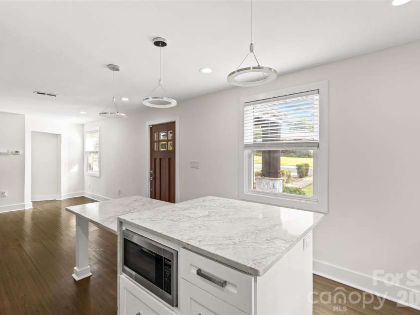442 Lorna Street, Charlotte, NC 28205.  MLS# CAR4424382, YatesRealty ID 51105. 