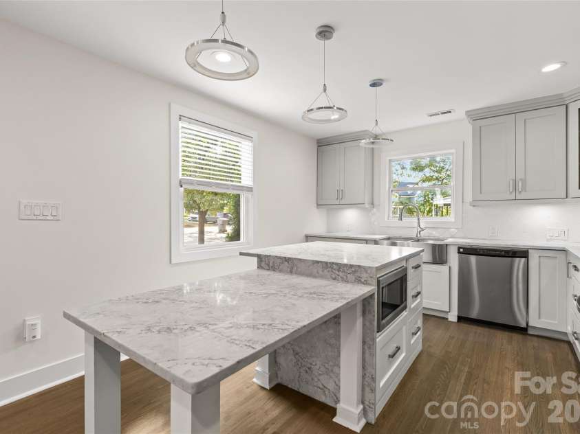 442 Lorna Street, Charlotte, NC 28205.  MLS# CAR4424382, YatesRealty ID 51105. 