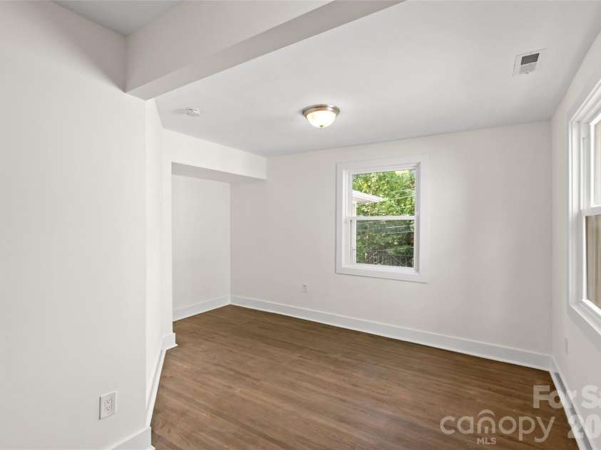 442 Lorna Street, Charlotte, NC 28205.  MLS# CAR4424382, YatesRealty ID 51105. 