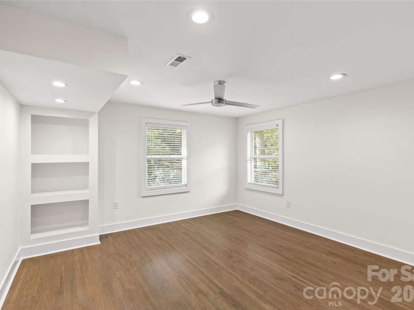 442 Lorna Street, Charlotte, NC 28205.  MLS# CAR4424382, YatesRealty ID 51105. 