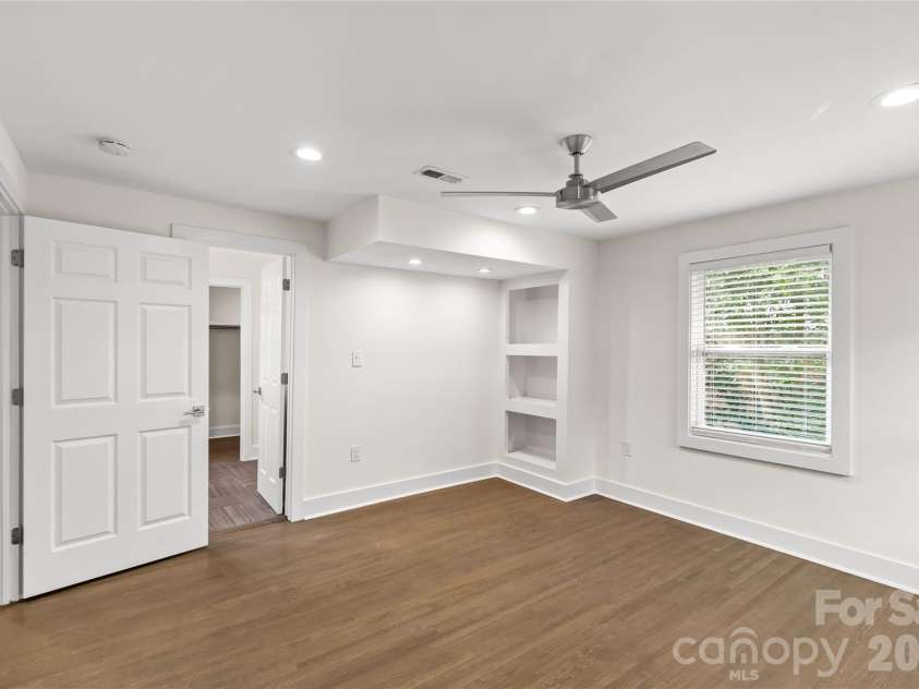 442 Lorna Street, Charlotte, NC 28205.  MLS# CAR4424382, YatesRealty ID 51105. 