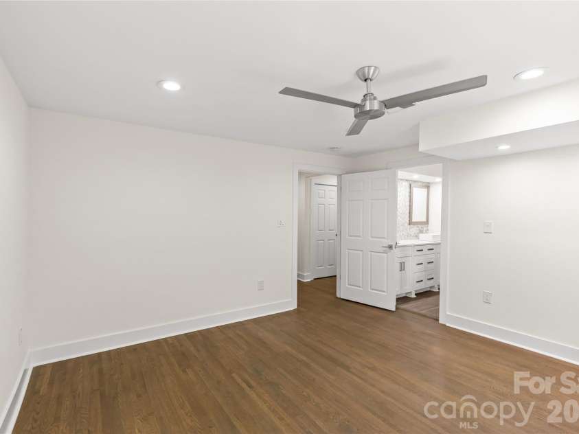 442 Lorna Street, Charlotte, NC 28205.  MLS# CAR4424382, YatesRealty ID 51105. 