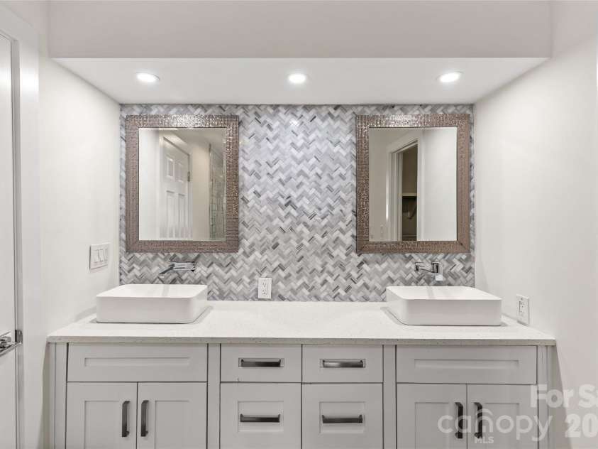 442 Lorna Street, Charlotte, NC 28205.  MLS# CAR4424382, YatesRealty ID 51105. 