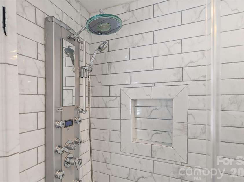 442 Lorna Street, Charlotte, NC 28205.  MLS# CAR4424382, YatesRealty ID 51105. 