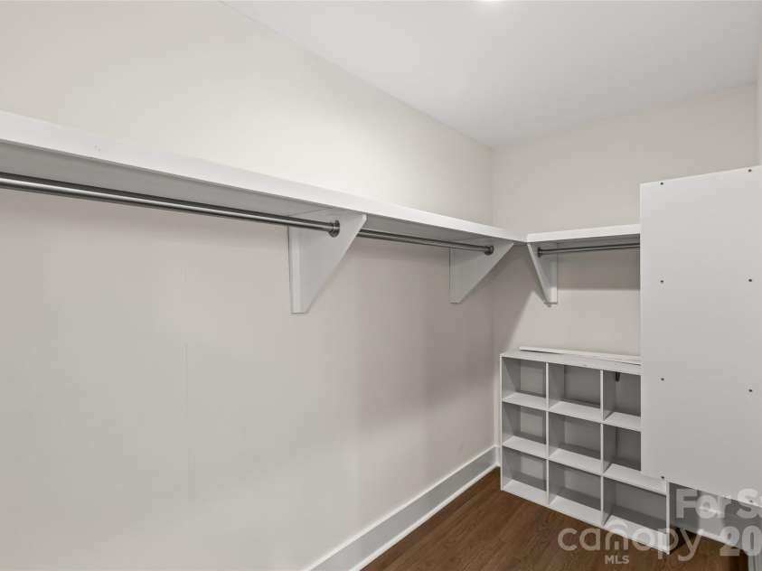 442 Lorna Street, Charlotte, NC 28205.  MLS# CAR4424382, YatesRealty ID 51105. 