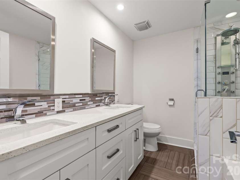 442 Lorna Street, Charlotte, NC 28205.  MLS# CAR4424382, YatesRealty ID 51105. 