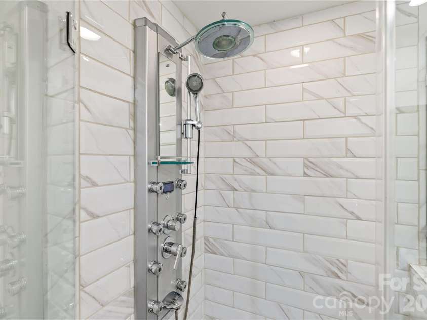 442 Lorna Street, Charlotte, NC 28205.  MLS# CAR4424382, YatesRealty ID 51105. 