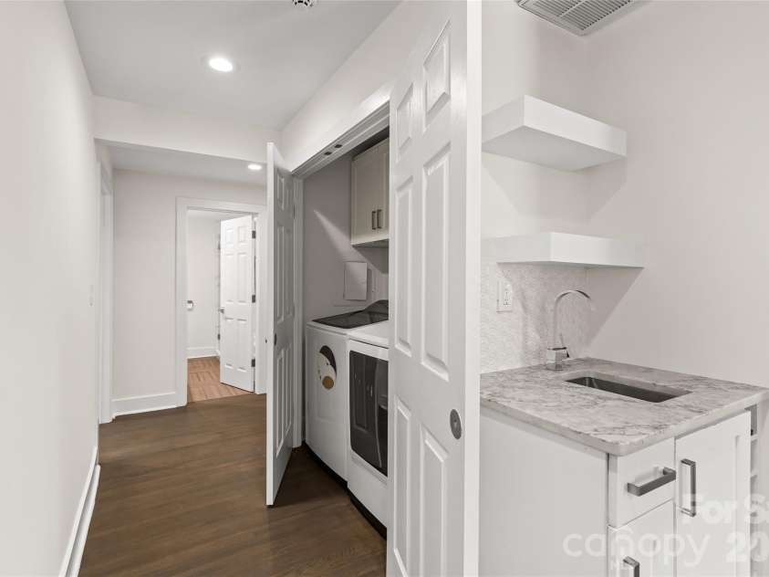 442 Lorna Street, Charlotte, NC 28205.  MLS# CAR4424382, YatesRealty ID 51105. 