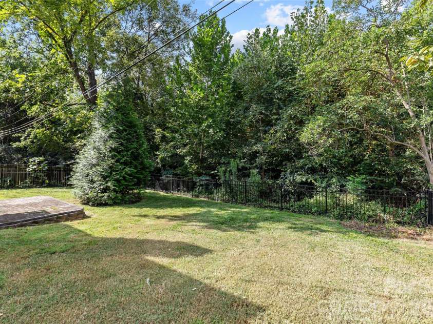 442 Lorna Street, Charlotte, NC 28205.  MLS# CAR4424382, YatesRealty ID 51105. 