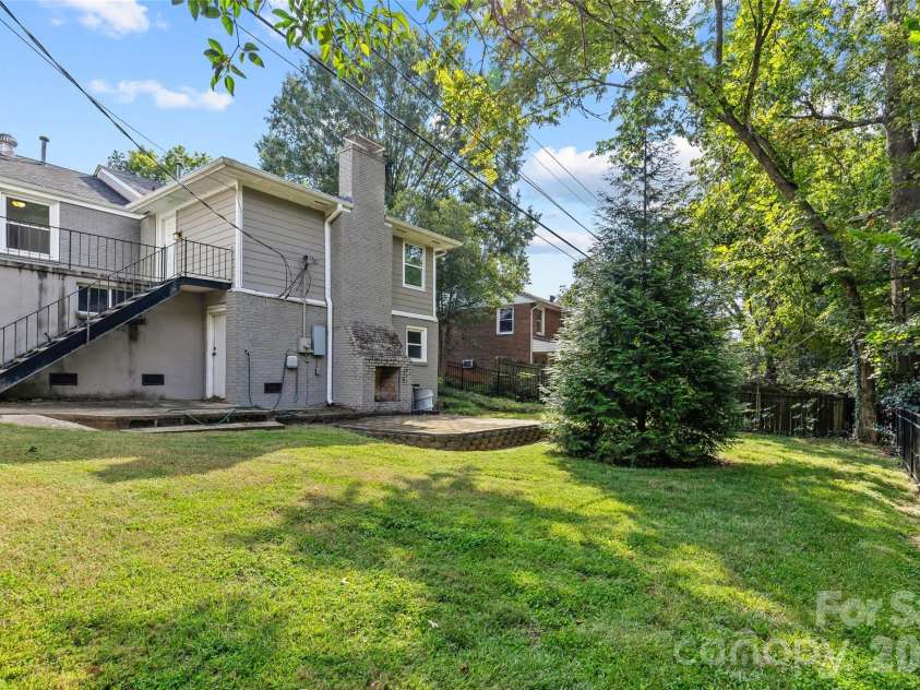 442 Lorna Street, Charlotte, NC 28205.  MLS# CAR4424382, YatesRealty ID 51105. 