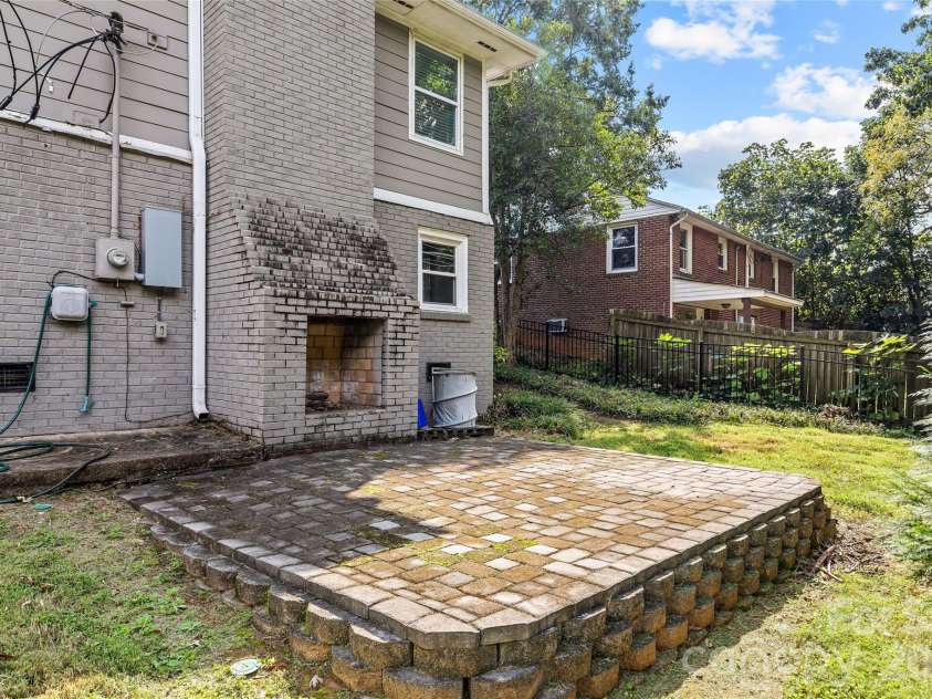 442 Lorna Street, Charlotte, NC 28205.  MLS# CAR4424382, YatesRealty ID 51105. 
