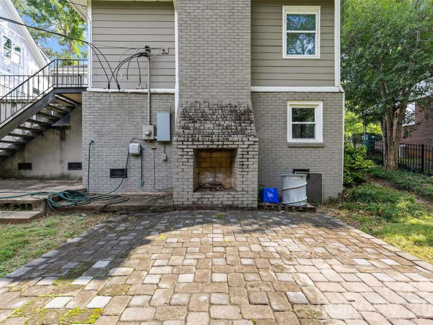 442 Lorna Street, Charlotte, NC 28205.  MLS# CAR4424382, YatesRealty ID 51105. 