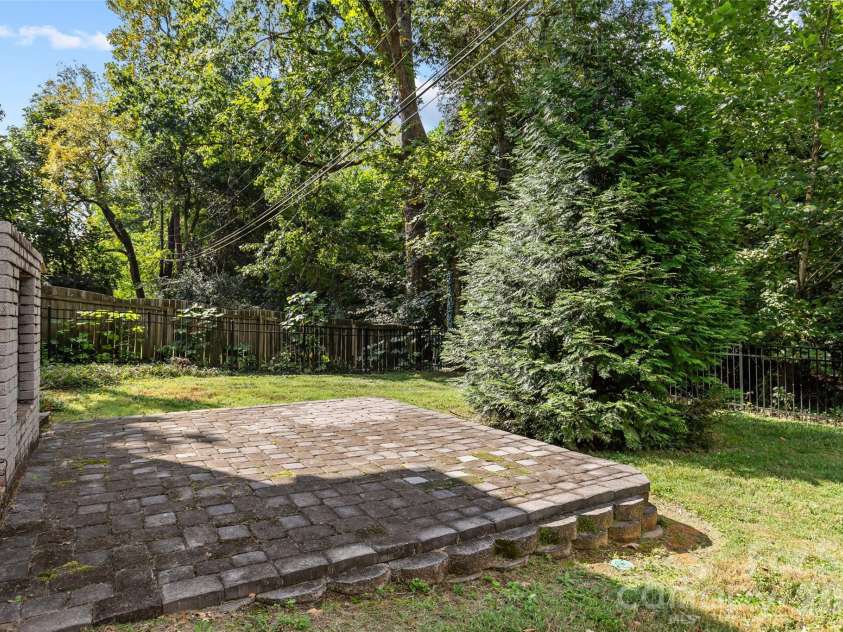 442 Lorna Street, Charlotte, NC 28205.  MLS# CAR4424382, YatesRealty ID 51105. 