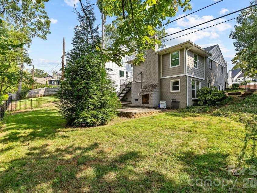 442 Lorna Street, Charlotte, NC 28205.  MLS# CAR4424382, YatesRealty ID 51105. 