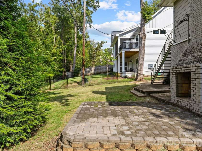 442 Lorna Street, Charlotte, NC 28205.  MLS# CAR4424382, YatesRealty ID 51105. 