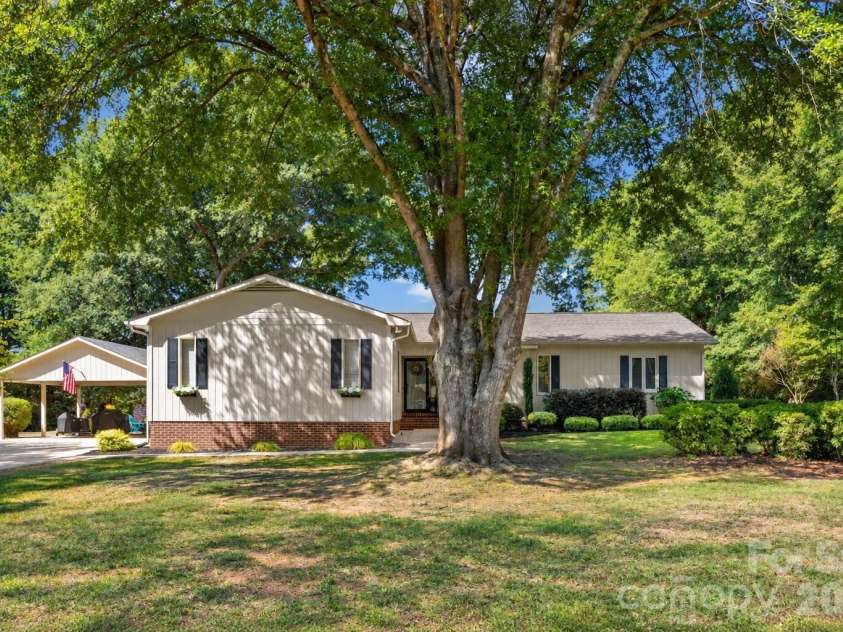 1647 Nottingham Court, Rock Hill, SC 29732.  MLS# CAR4422537, YatesRealty ID 51106. 