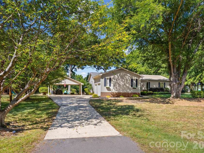 1647 Nottingham Court, Rock Hill, SC 29732.  MLS# CAR4422537, YatesRealty ID 51106. 