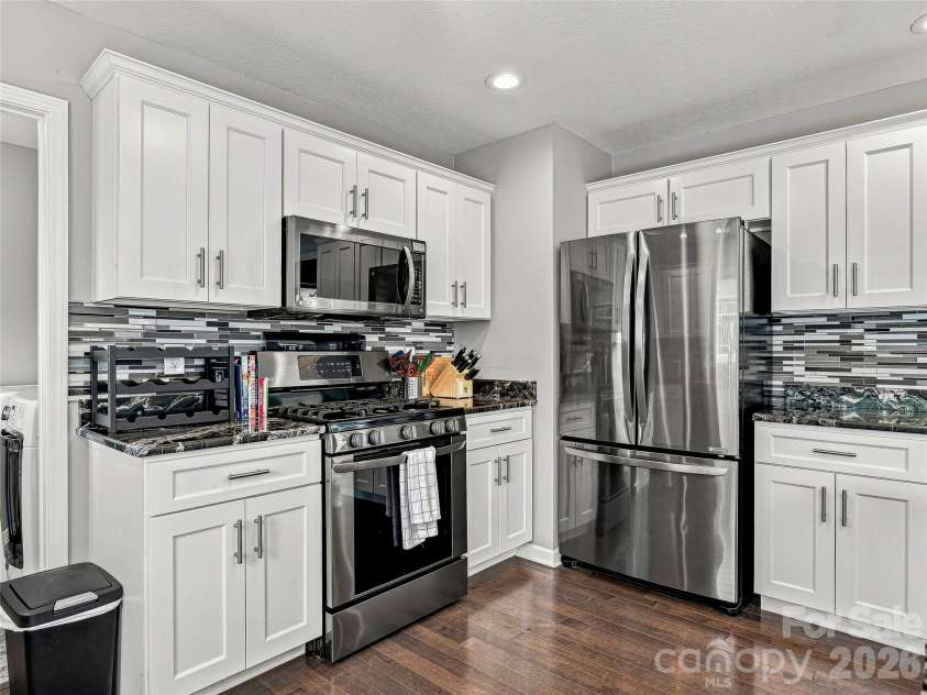 73 Mountain Street, Asheville, NC 28801.  MLS# CAR4422936, YatesRealty ID 51107. 